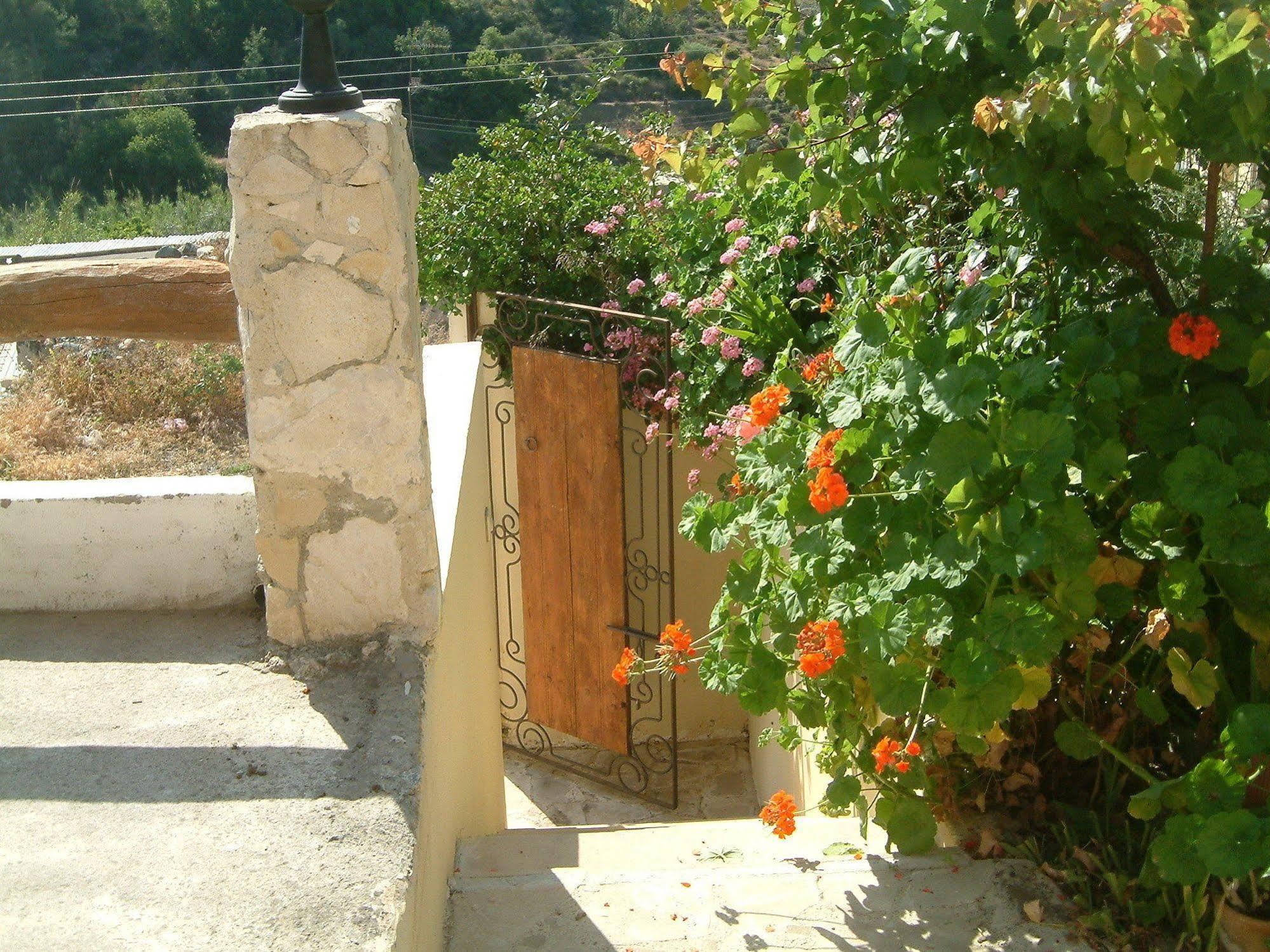 Blue Cottage Apsiou Exterior foto